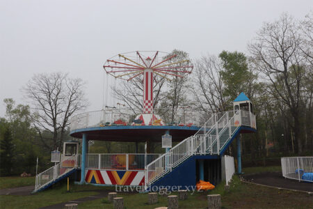 さみしげな遊園地エリア