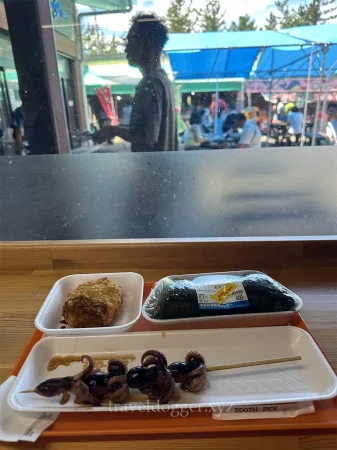 串焼きやフライなども購入可能