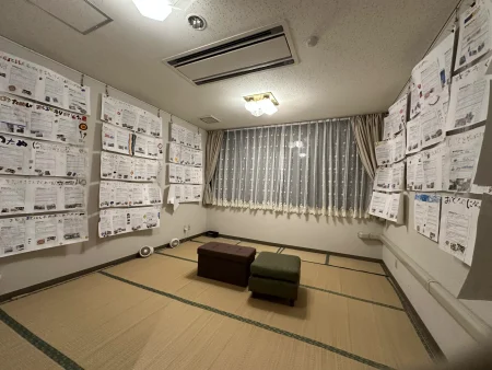 いろんな催しが貼ってある休憩所?