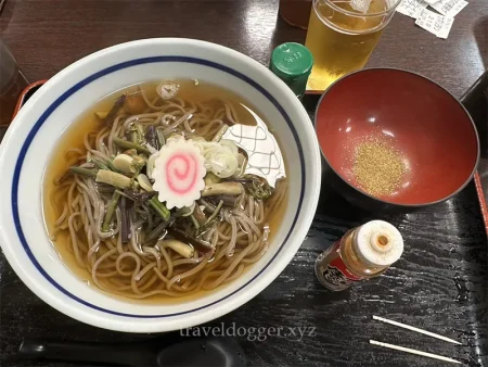 山菜そばとビール